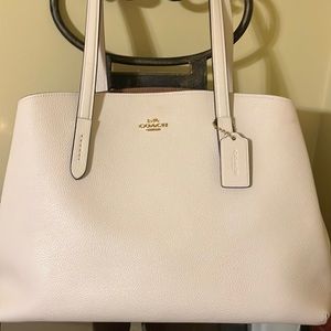 Coach Charlie 40 Satchel smoke free never been use no odors Authentic